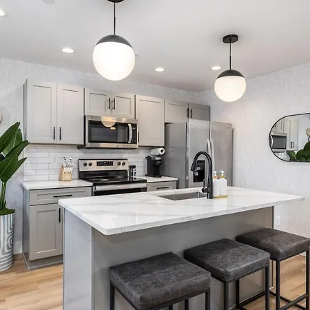Tranquil 3 Beds 2 Bedroom Nashville Condo - Walk To Grocery, Restaurants